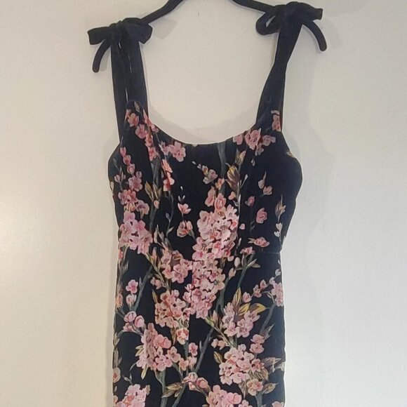Lulus Black Velvet Floral Jumpsuit Moody Hues Edgy Dark Coquette Size Small EUC - Picture 7 of 12